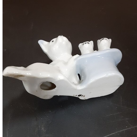 Vintage Porcelain Cat With 2 Kittens Sitting in A Hat Blue White Made in Japan - Picture 5 of 6